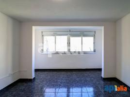 Flat, 1246.00 m², near bus and train, almost new