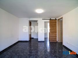 Flat, 1246.00 m², near bus and train, almost new