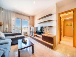 Pis, 74.00 m², prop de bus i tren