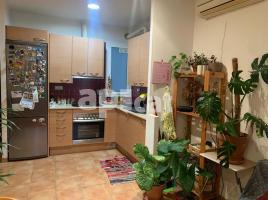 Pis, 50.00 m², على مقربة من الحافلات والمترو