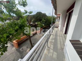 Pis, 75.00 m², حافلة قرب والقطار