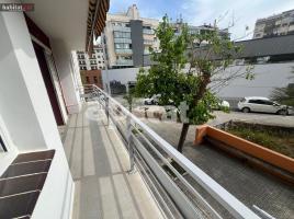 Pis, 75.00 m², حافلة قرب والقطار