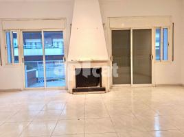  (unifamiliar aïllada), 608.00 m², حافلة قرب والقطار