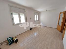 Pis, 70.00 m², حافلة قرب والقطار