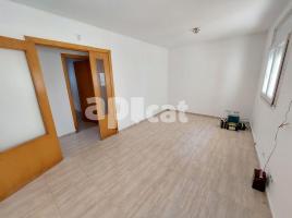 Pis, 70.00 m², حافلة قرب والقطار