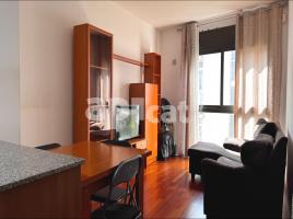 Flat, 68.00 m², near bus and train, almost new