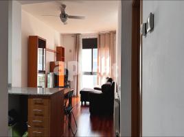 Flat, 68.00 m², near bus and train, almost new