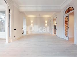 Pis, 270.00 m², près de bus et de train