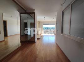 Pis, 83.00 m², près de bus et de train