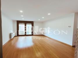 Pis, 63.00 m², fast neu
