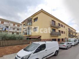 Flat, 82.00 m², near bus and train, almost new