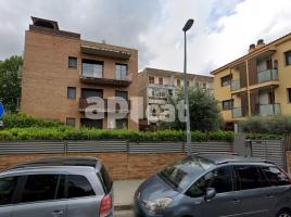 Flat, 82.00 m², near bus and train, almost new