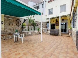  (unifamiliar aïllada), 560.00 m², حافلة قرب والقطار