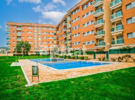 Piso, 80.00 m², cerca de bus y tren, seminuevo