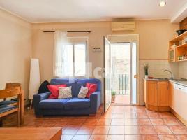 Pis, 57.00 m², prop de bus i tren