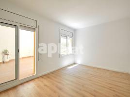 Pis, 75.00 m², près de bus et de train
