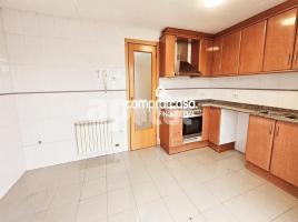  (unifamiliar adossada), 198.00 m², حافلة قرب والقطار, جديد تقريبا