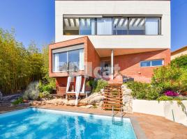 Houses (detached house), 354.00 m², near bus and train, almost new