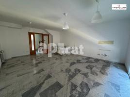 Casa (unifamiliar adossada), 198.00 m², prop de bus i tren, seminou