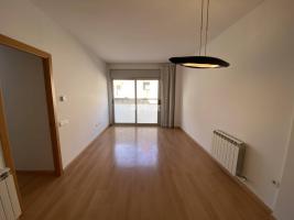For rent flat, 76.00 m², almost new