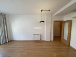 For rent flat, 76.00 m², almost new