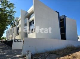 Dúplex, 178.00 m², cerca de bus y tren, nuevo