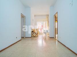 Pis, 80.00 m², prop de bus i tren, Calle Siurana, 2