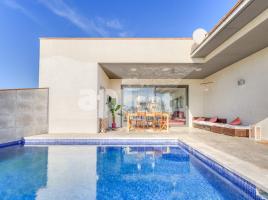 Casa (unifamiliar aïllada), 477.00 m², seminou, Calle Vilafant, 15
