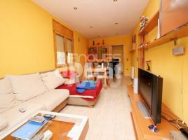 Houses (villa / tower), 221.00 m², almost new, Calle Castelló
