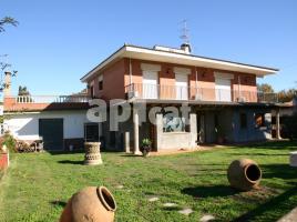 Houses (villa / tower), 419.00 m², near bus and train