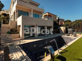 Houses (villa / tower), 550.00 m², near bus and train, almost new, Calle C/ Begur