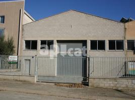 Louer , 375.00 m², près de bus et de train, Calle Puigmal, 33