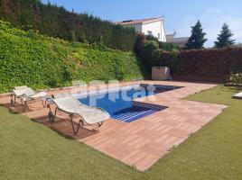 Houses (detached house), 239.00 m², almost new, Calle Roma Maura