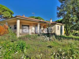 Houses (villa / tower), 370.00 m², near bus and train, almost new