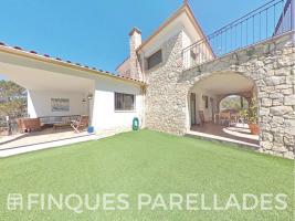 Detached house, 398.00 m², almost new